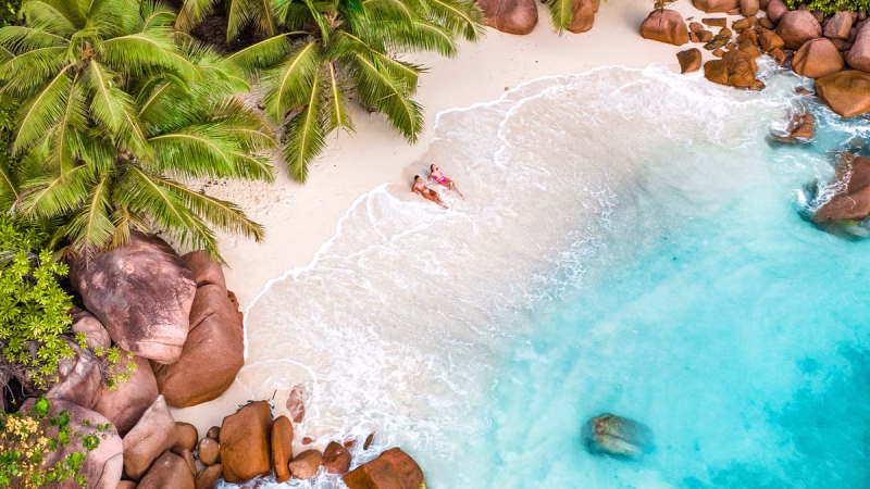 Couple-in-Seychelles-beach