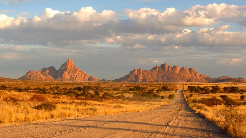 Spitzkoppe_Namibia_iStock-482357158.jpg